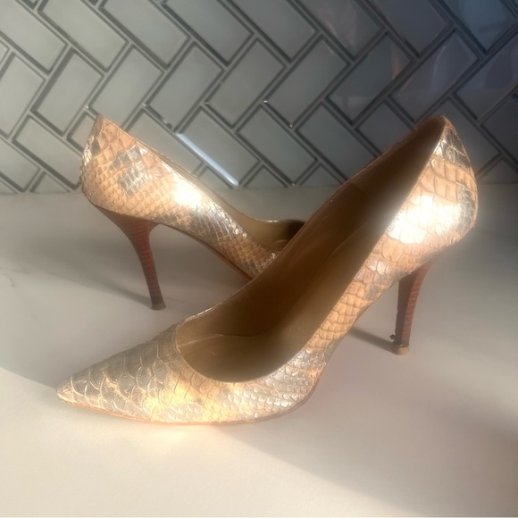 STUART WEITZMAN GOLD SILVER SNAKESKIN HEELS/ PUMPS  SIZE 7.5 M - Picture 9 of 16
